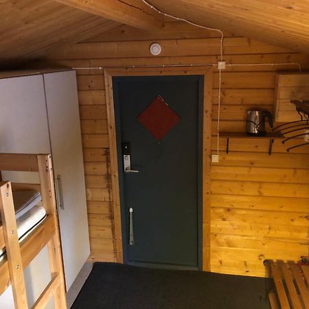 Timber Cottages With Jacuzzi And Sauna Near Lake Vaenern 卡尔斯塔德 外观 照片