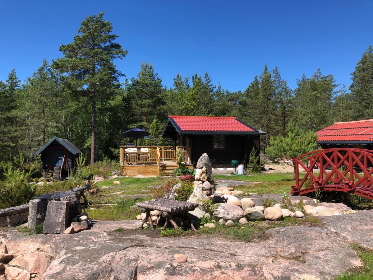 Timber Cottages With Jacuzzi And Sauna Near Lake Vaenern 卡尔斯塔德 外观 照片
