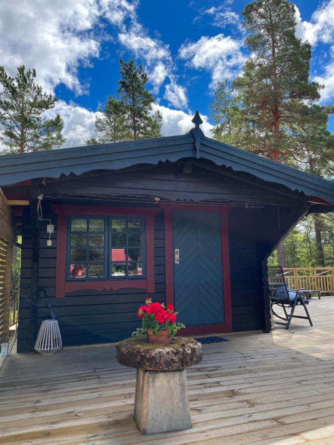 Timber Cottages With Jacuzzi And Sauna Near Lake Vaenern 卡尔斯塔德 外观 照片