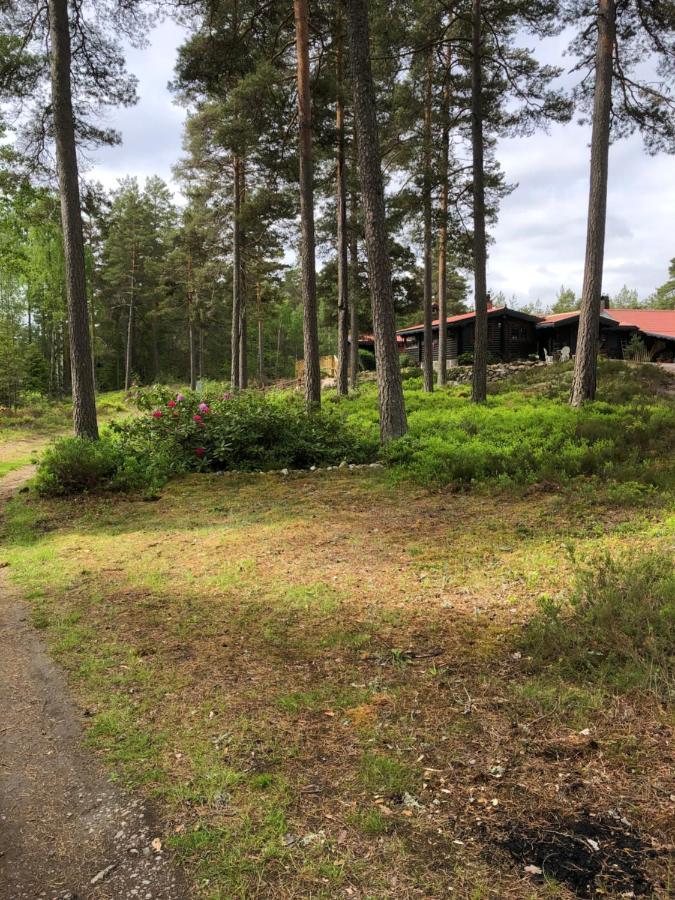 Timber Cottages With Jacuzzi And Sauna Near Lake Vaenern 卡尔斯塔德 外观 照片