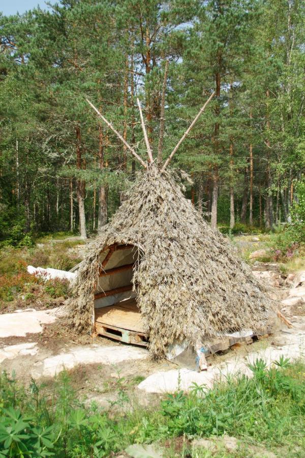 Timber Cottages With Jacuzzi And Sauna Near Lake Vaenern 卡尔斯塔德 外观 照片