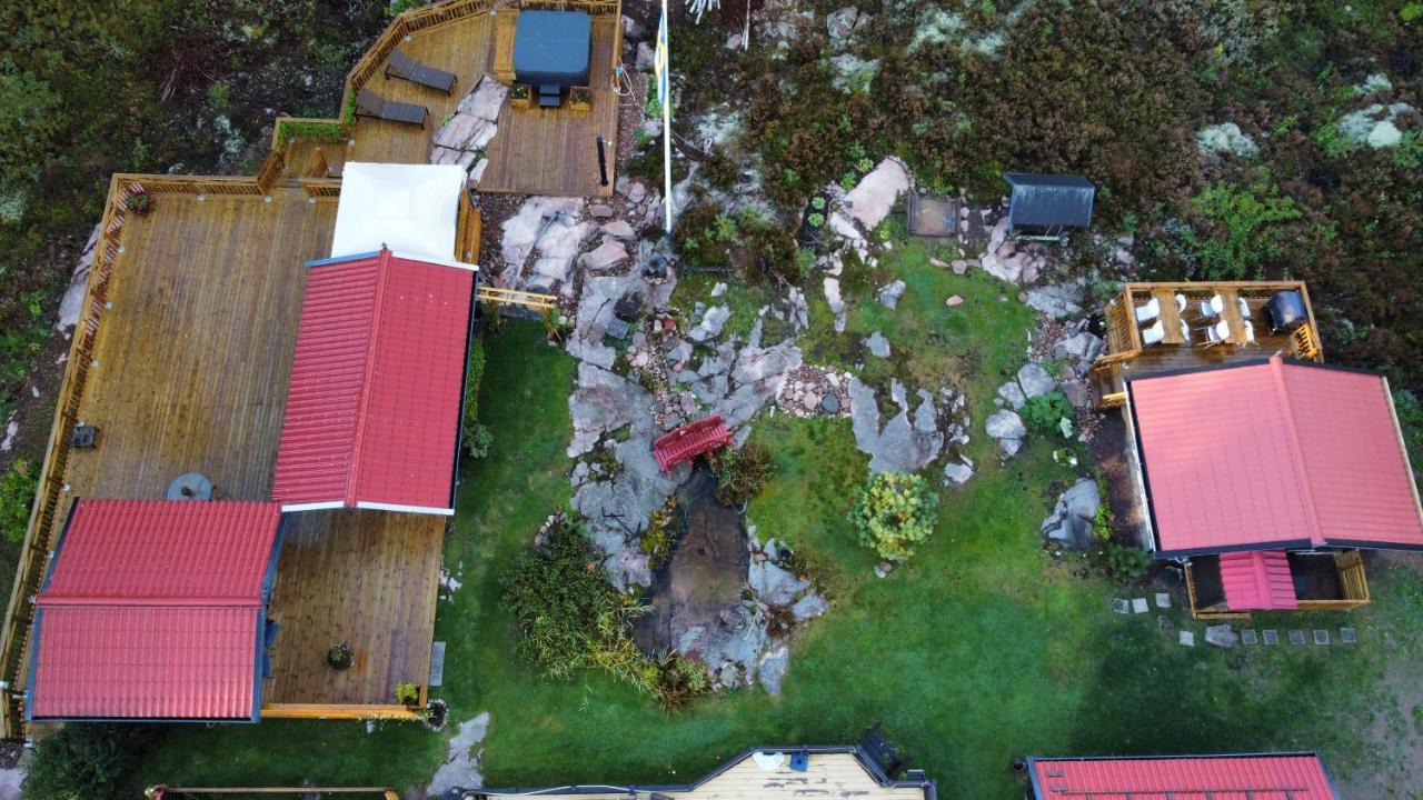 Timber Cottages With Jacuzzi And Sauna Near Lake Vaenern 卡尔斯塔德 外观 照片