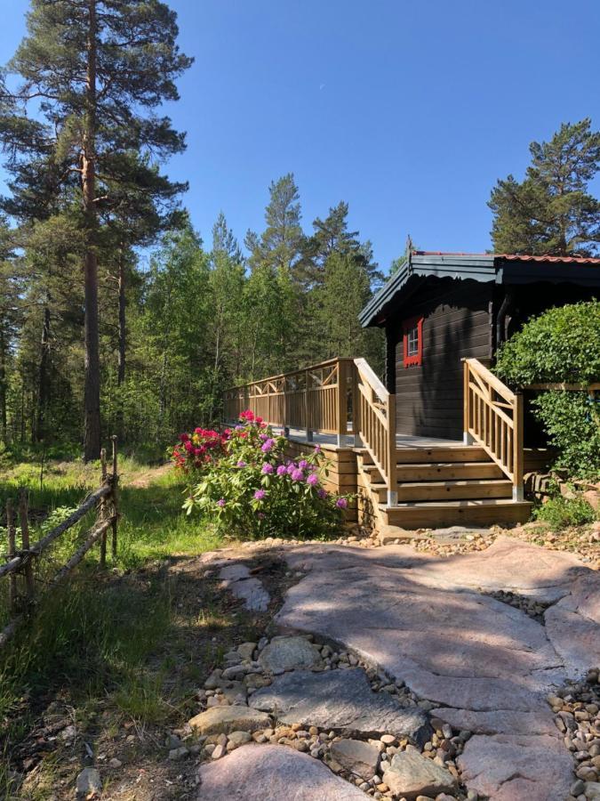 Timber Cottages With Jacuzzi And Sauna Near Lake Vaenern 卡尔斯塔德 外观 照片