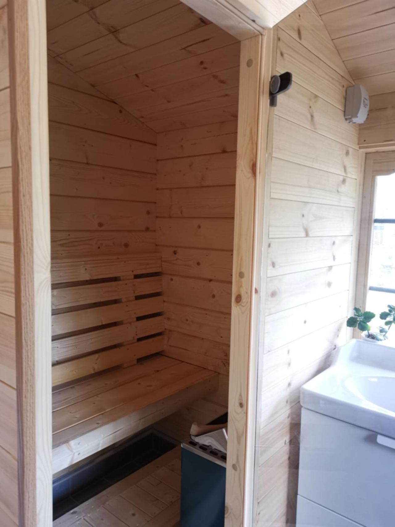 Timber Cottages With Jacuzzi And Sauna Near Lake Vaenern 卡尔斯塔德 外观 照片