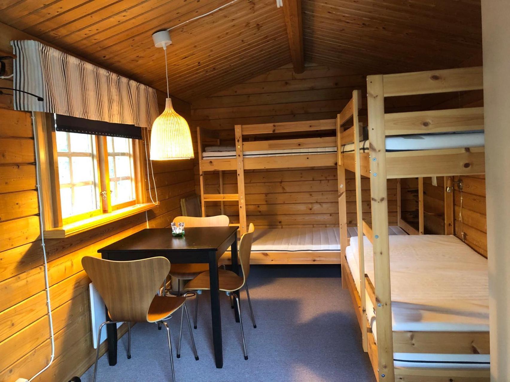 Timber Cottages With Jacuzzi And Sauna Near Lake Vaenern 卡尔斯塔德 外观 照片