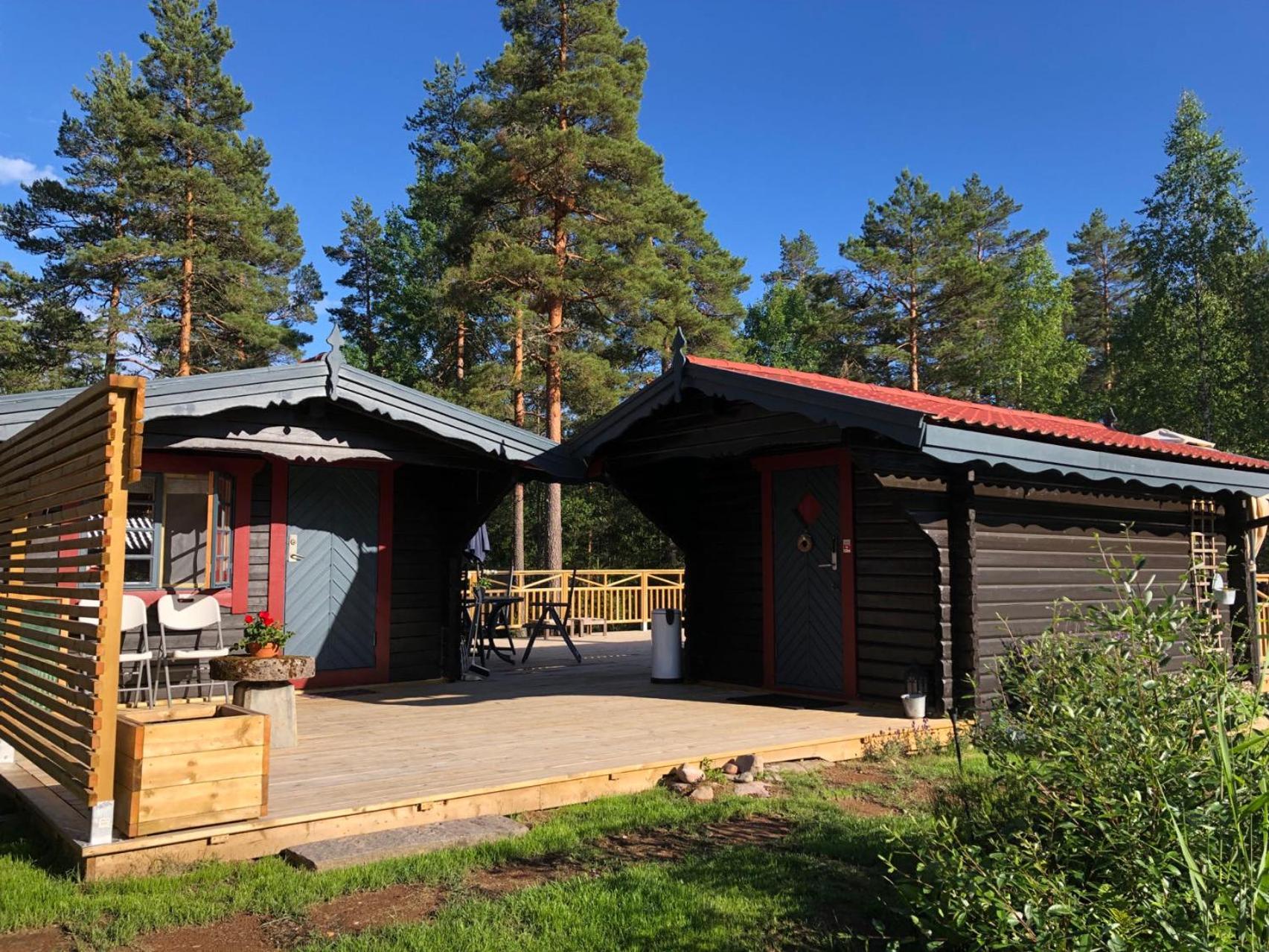 Timber Cottages With Jacuzzi And Sauna Near Lake Vaenern 卡尔斯塔德 外观 照片