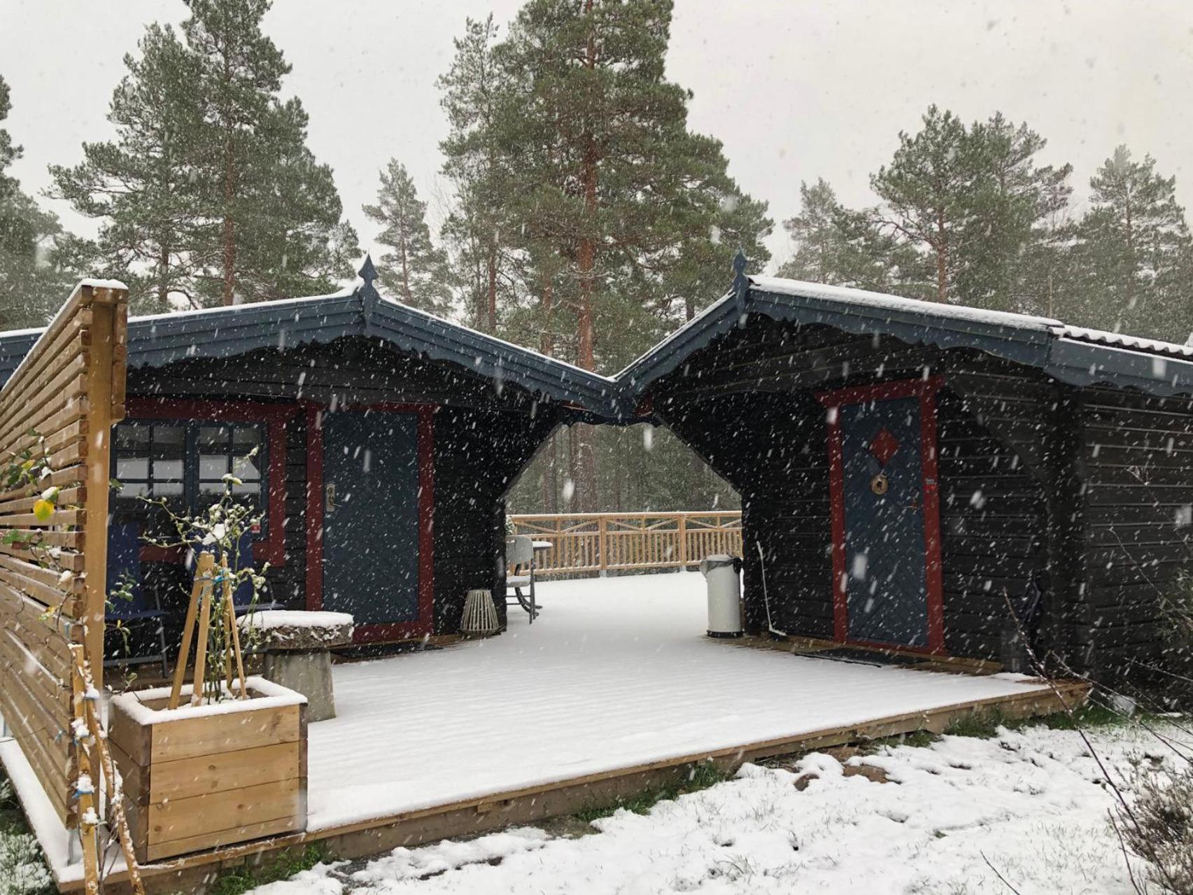 Timber Cottages With Jacuzzi And Sauna Near Lake Vaenern 卡尔斯塔德 外观 照片