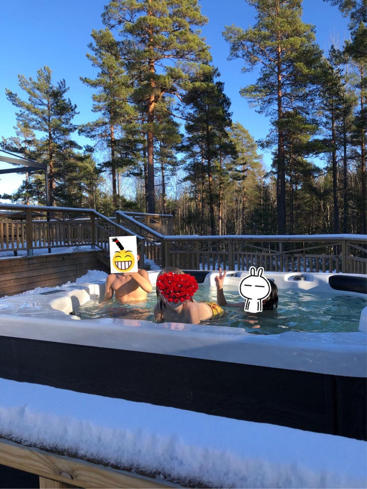 Timber Cottages With Jacuzzi And Sauna Near Lake Vaenern 卡尔斯塔德 外观 照片